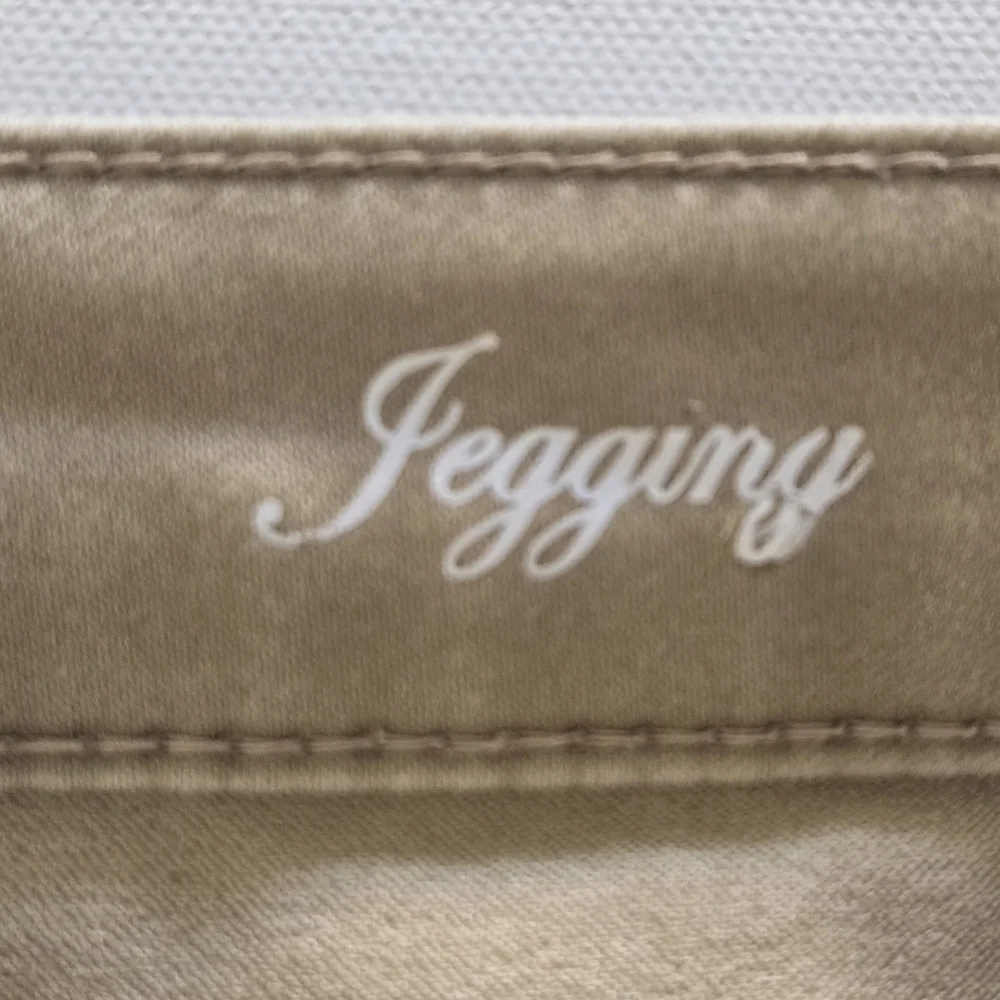 SO Slim Khaki  Jeggings Size 9
